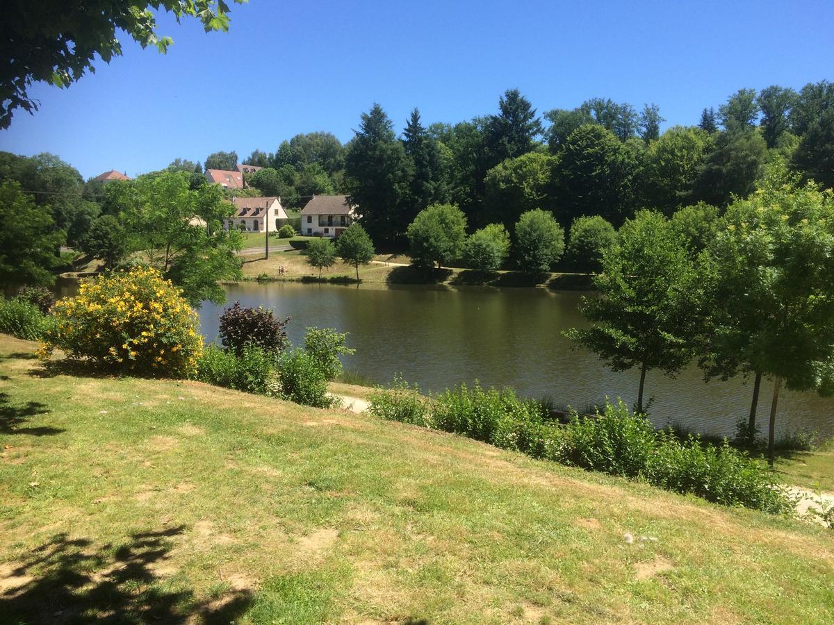 Camping Les Etoiles Saint-Sornin-Lavolps Exterior foto