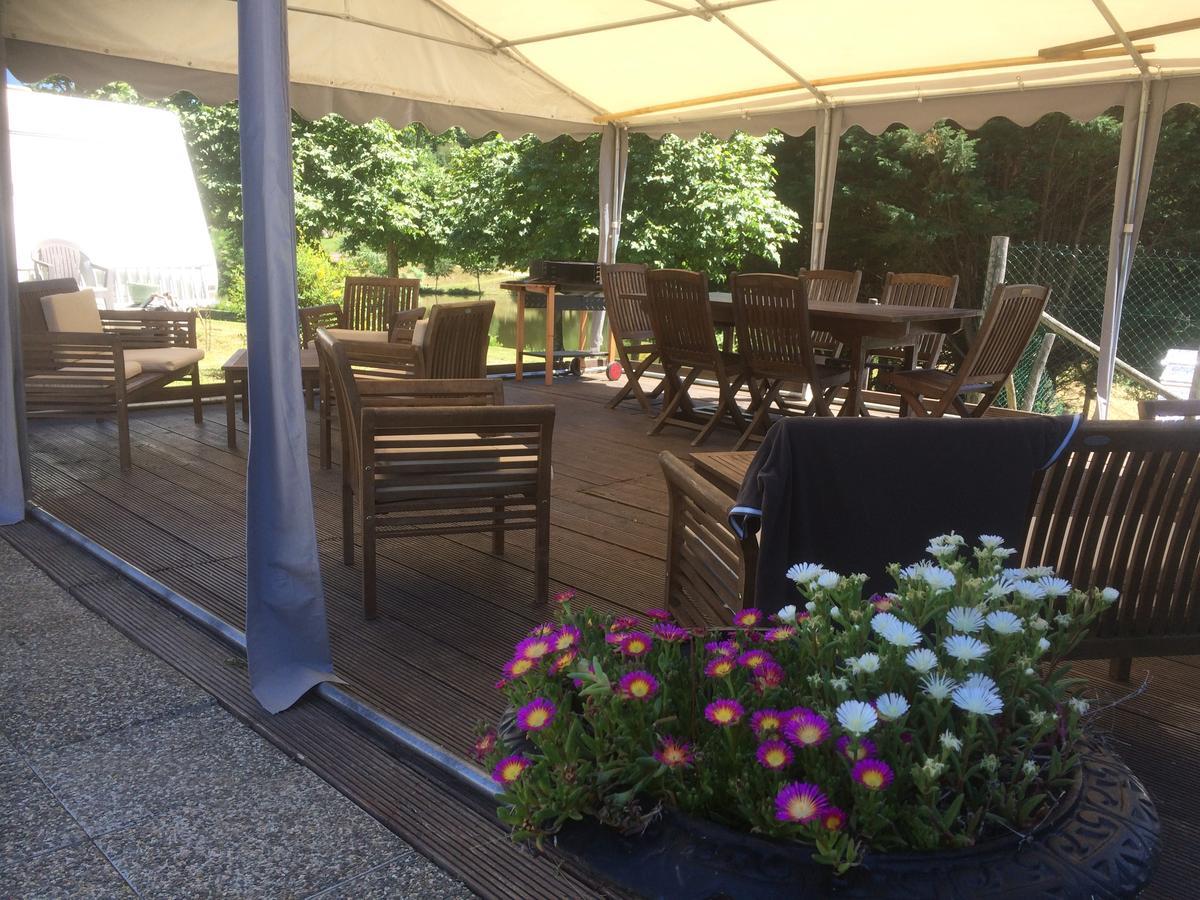 Camping Les Etoiles Saint-Sornin-Lavolps Exterior foto