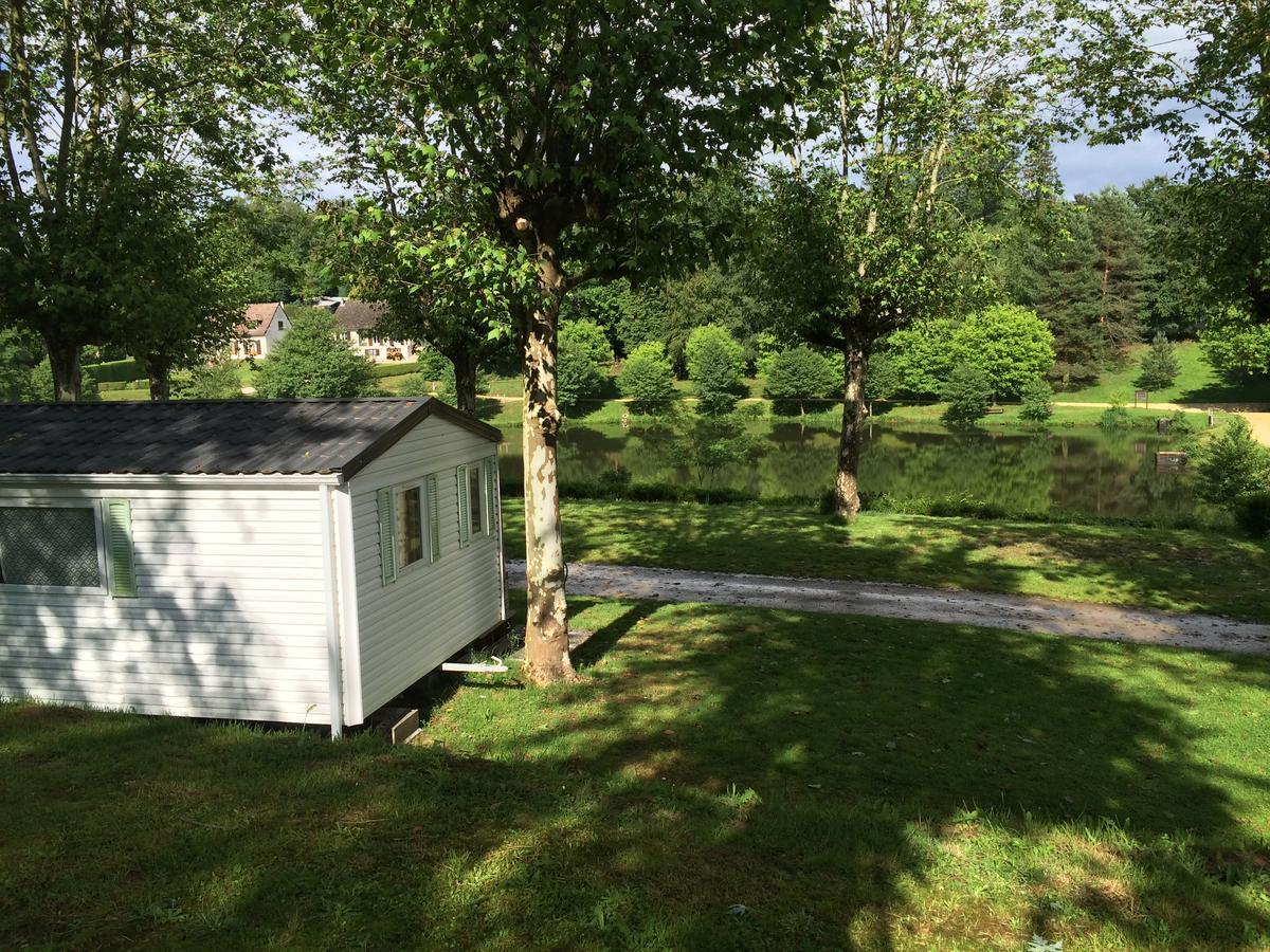Camping Les Etoiles Saint-Sornin-Lavolps Exterior foto
